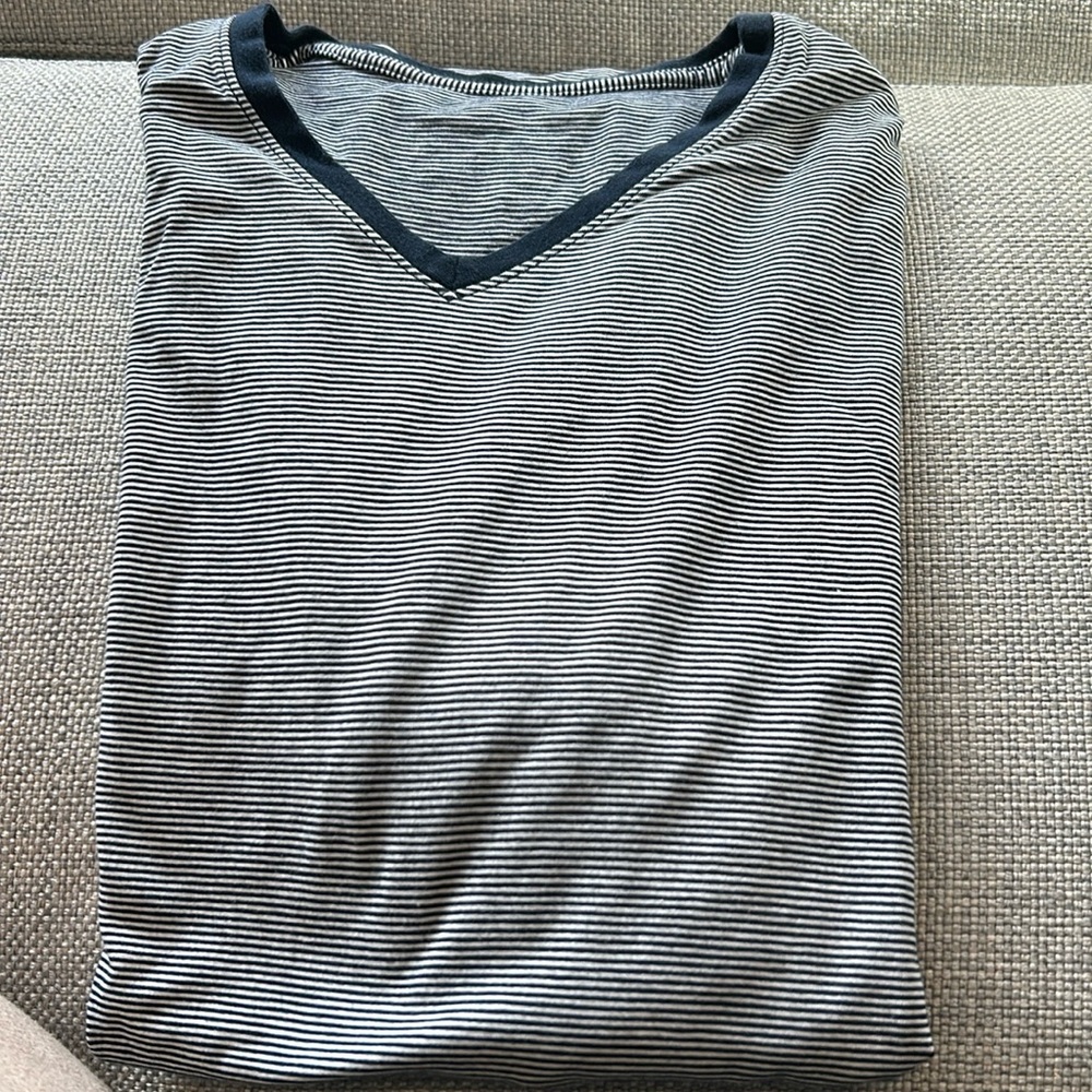Lululemon Men’s V neck